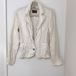 Crinkly white lightweight linen blazer